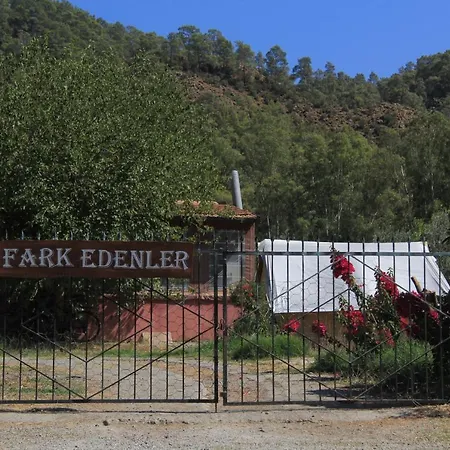 Campsite Fark Edenler Kamp Alani