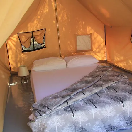Fark Edenler Kamp Alani Campsite