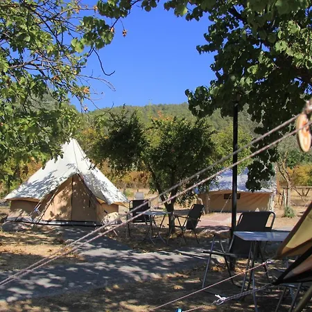 Fark Edenler Kamp Alani Campsite