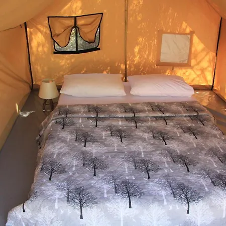 Fark Edenler Kamp Alani Campsite